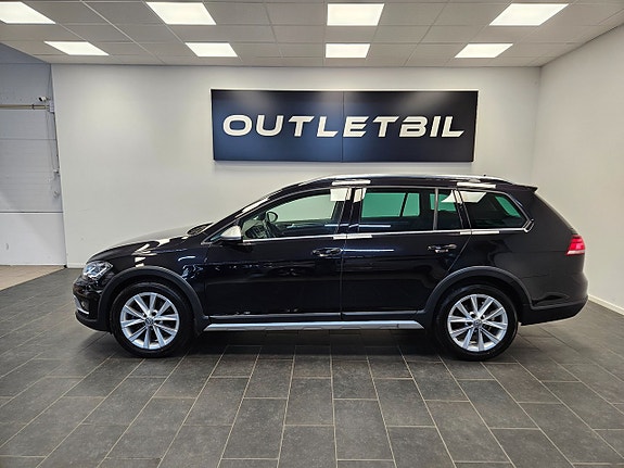 Volkswagen Golf Alltrack 2 of 26