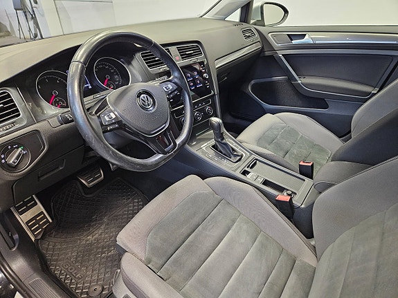 Volkswagen Golf Alltrack 11 of 26