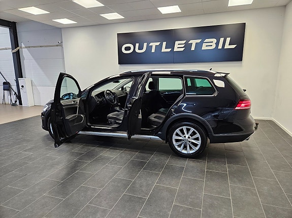 Volkswagen Golf Alltrack 3 of 26