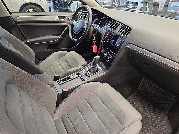 Volkswagen Golf Alltrack 12 of 26