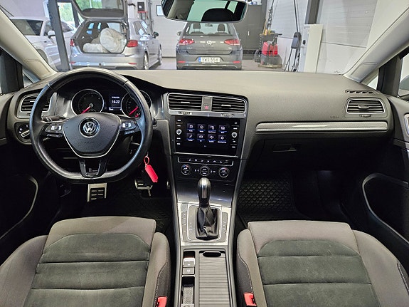 Volkswagen Golf Alltrack 10 of 26