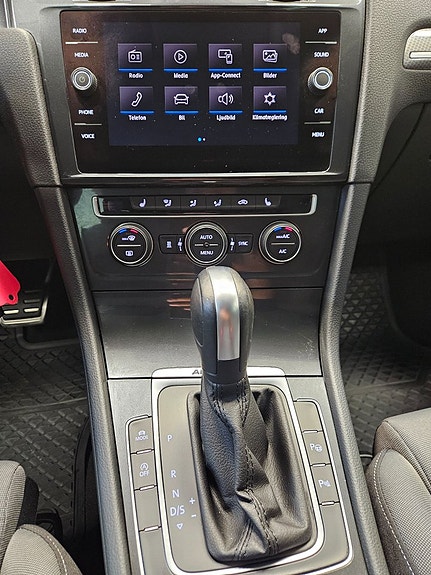 Volkswagen Golf Alltrack 21 of 26