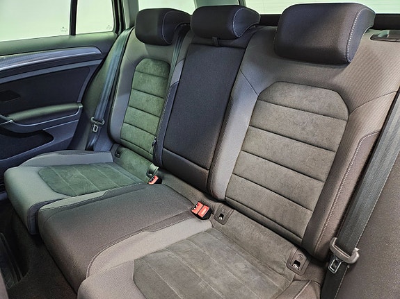 Volkswagen Golf Alltrack 18 of 26