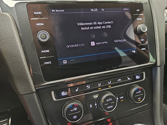 Volkswagen Golf Alltrack 24 of 26