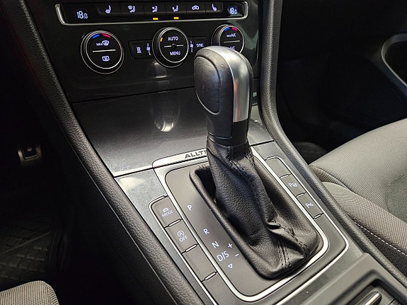 Volkswagen Golf Alltrack 22 of 26