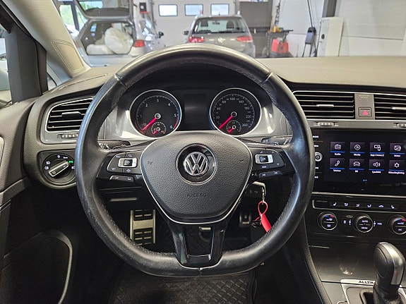 Volkswagen Golf Alltrack 19 of 26