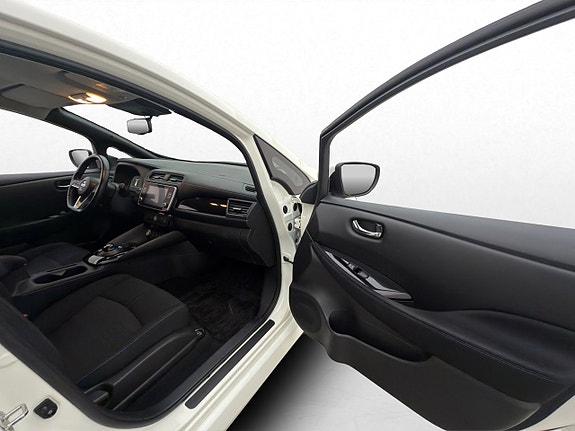 Nissan Leaf 27 of 30