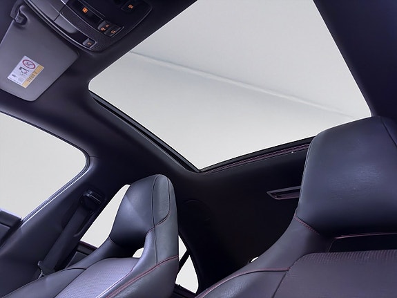 Mercedes-Benz CLA250 14 of 18