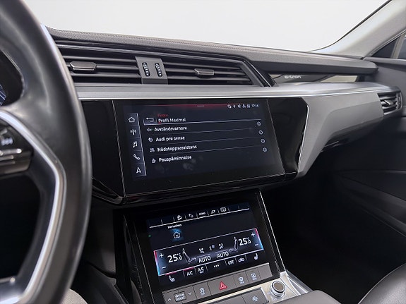 Audi Q8 e-tron 21 of 23