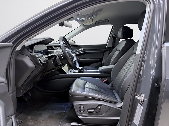 Audi Q8 e-tron 14 of 23