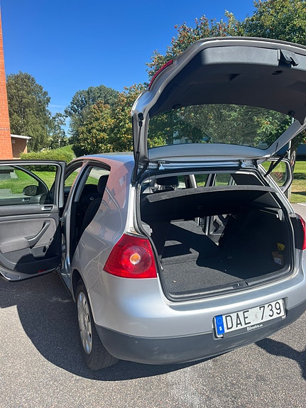 Volkswagen Golf V 3 of 4