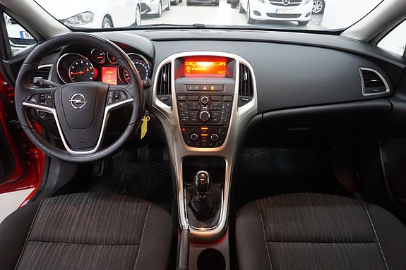 Opel Astra 12 of 18