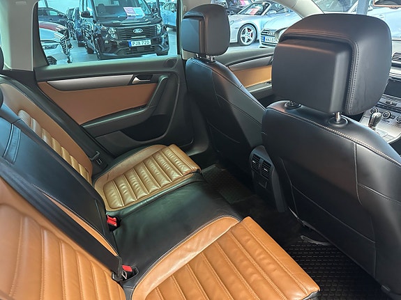 Volkswagen Passat 16 of 26