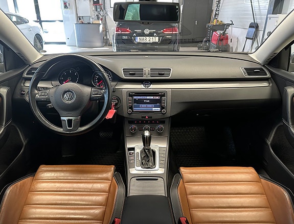 Volkswagen Passat 11 of 26