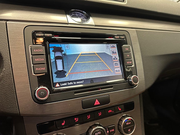 Volkswagen Passat 24 of 26