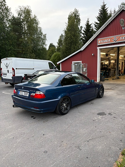 BMW 330Ci 3 of 7