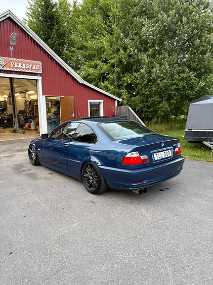 BMW 330Ci 4 of 7