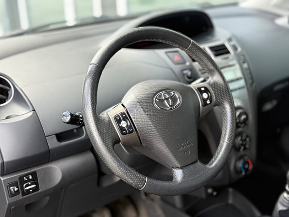 Toyota Yaris 22 of 30