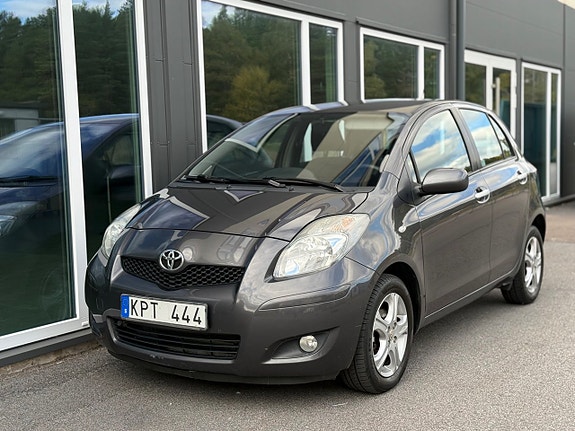 Toyota Yaris 15 of 30