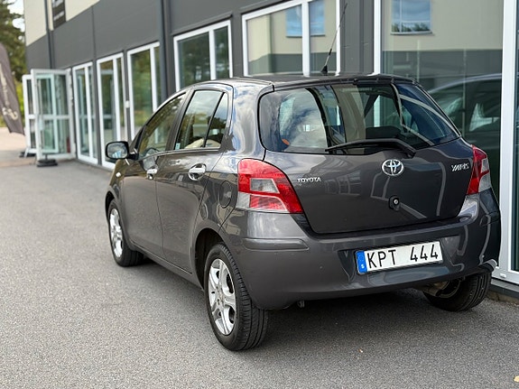 Toyota Yaris 18 of 30