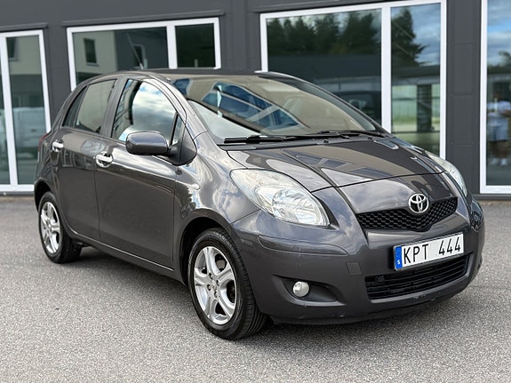 Toyota Yaris 6 of 30