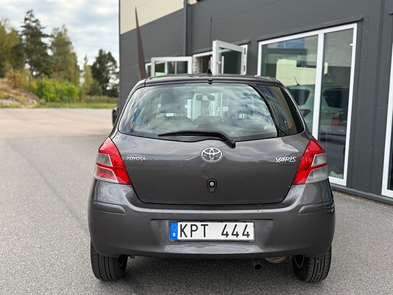 Toyota Yaris 28 of 30