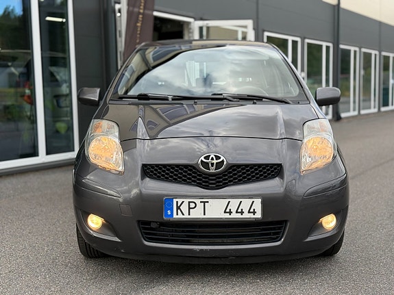Toyota Yaris 30 of 30