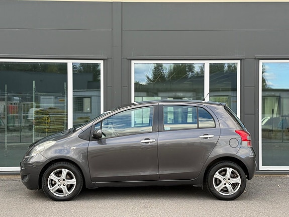 Toyota Yaris 17 of 30
