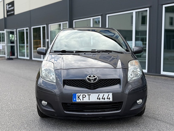 Toyota Yaris 7 of 30