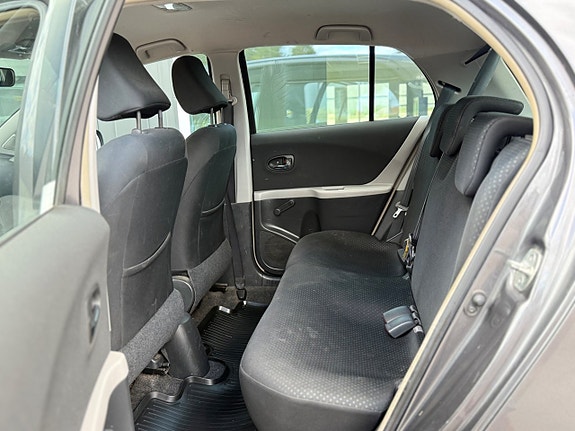 Toyota Yaris 21 of 30
