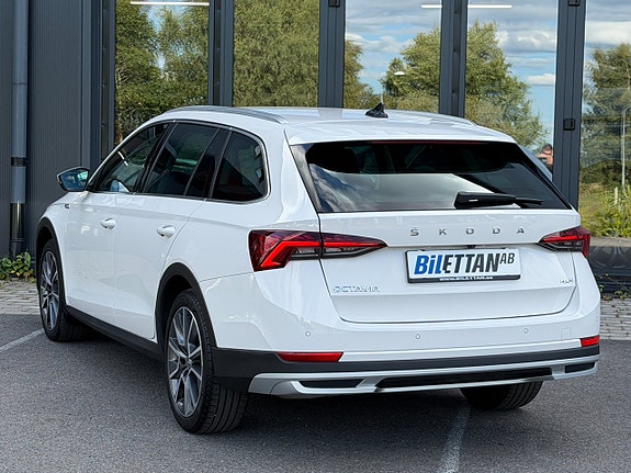 Skoda Octavia Scout 5 of 25