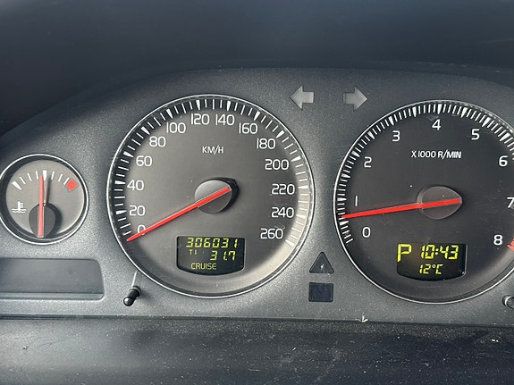Volvo XC70 2 of 2