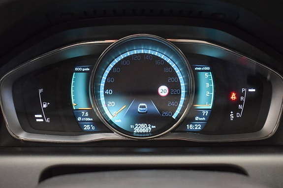 Volvo XC60 16 of 30
