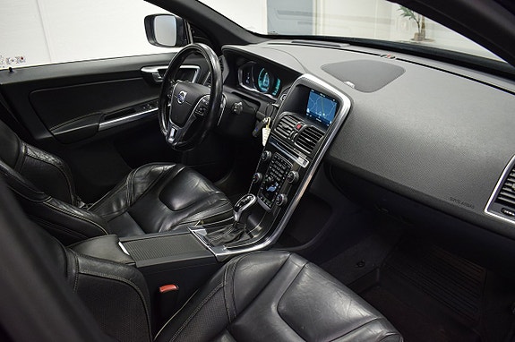 Volvo XC60 13 of 30