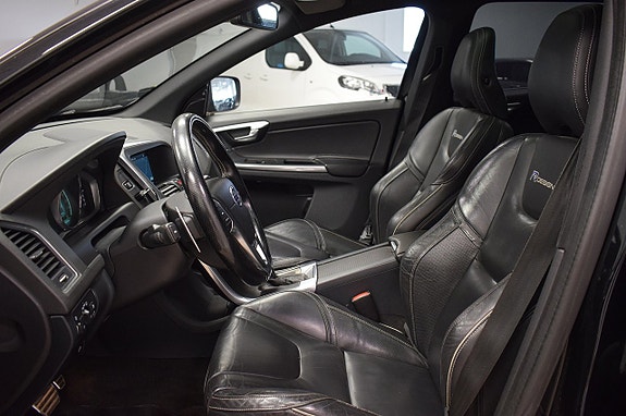 Volvo XC60 10 of 30