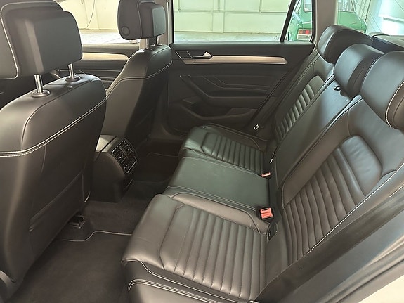 Volkswagen Passat Alltrack 10 of 16