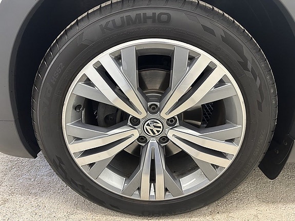 Volkswagen Passat Alltrack 8 of 16