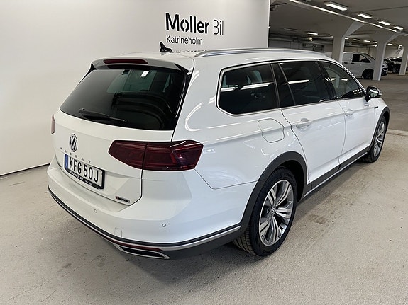 Volkswagen Passat Alltrack 3 of 16