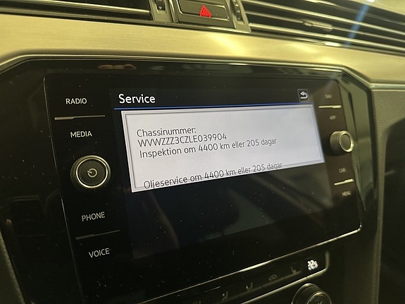 Volkswagen Passat Alltrack 14 of 16
