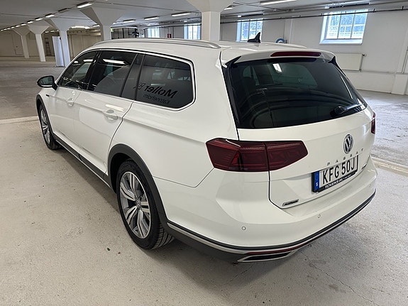 Volkswagen Passat Alltrack 5 of 16
