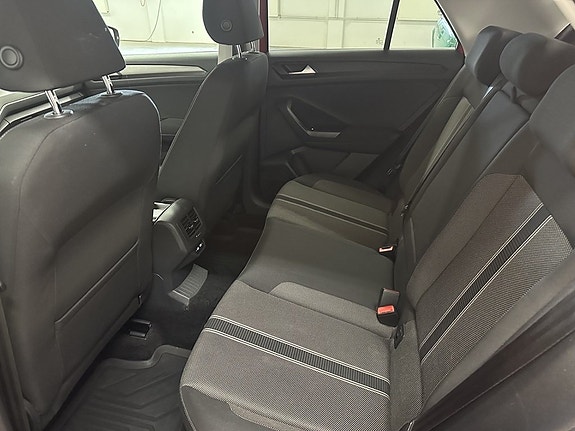 Volkswagen T-Roc 9 of 14