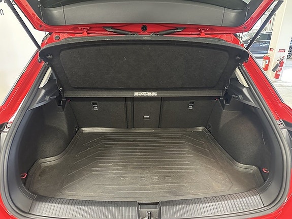 Volkswagen T-Roc 10 of 14