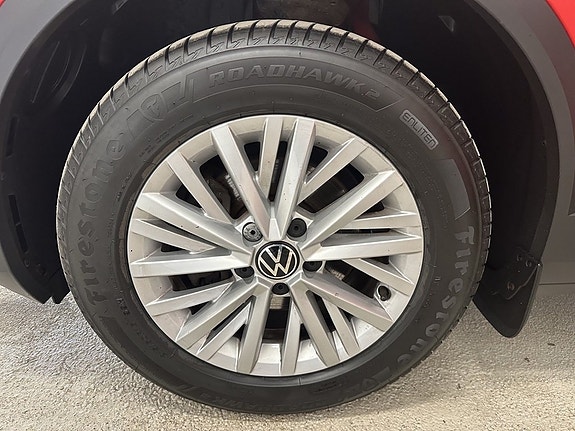 Volkswagen T-Roc 11 of 14