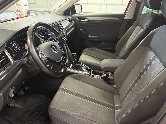 Volkswagen T-Roc 8 of 14