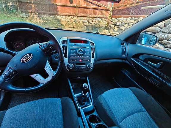 Kia Ceed 4 of 7