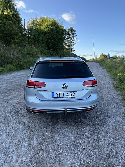 Volkswagen Passat Alltrack 4 of 5