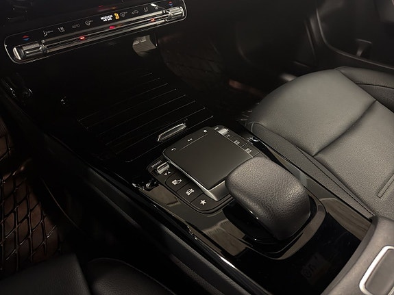 Mercedes-Benz CLA250 e 13 of 26