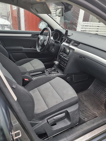 Skoda Superb 2 of 4