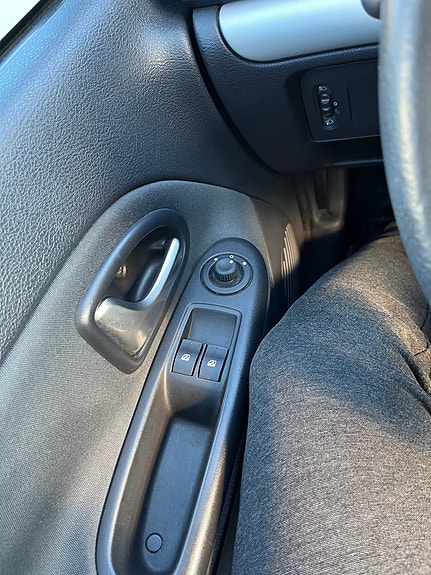 Renault Clio 10 of 16