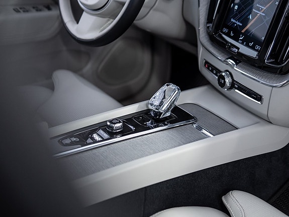Volvo XC60 5 of 9
